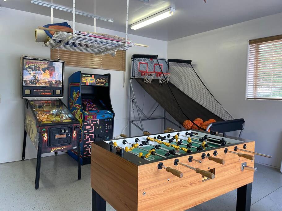 ביג בר לייק Custom Single Story Cabin With Jacuzzi Pool Table & Big Game Room With Arcade Games מראה חיצוני תמונה