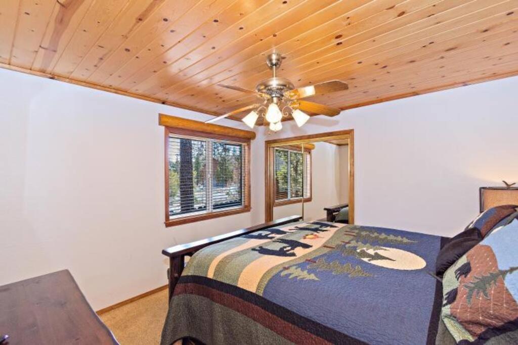 ביג בר לייק Custom Single Story Cabin With Jacuzzi Pool Table & Big Game Room With Arcade Games מראה חיצוני תמונה